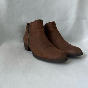 Carlos by Carlos Santana Size 8 1/2 Brown Fabric Double Zippered Ankle Booties
